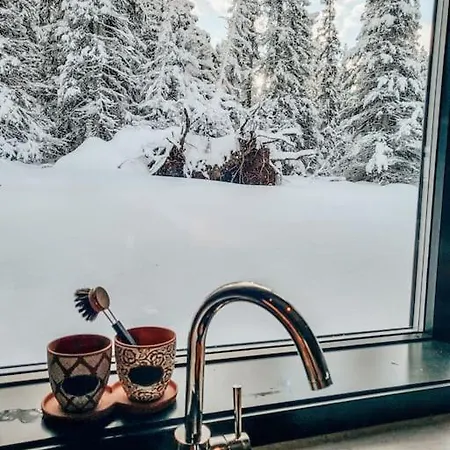 木屋 Peaceful Oasis. Panoramic Forest- & Mountain View. Sauna.