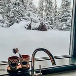 Chaleter Peaceful Oasis. Panoramic Forest- & Mountain View. Sauna.